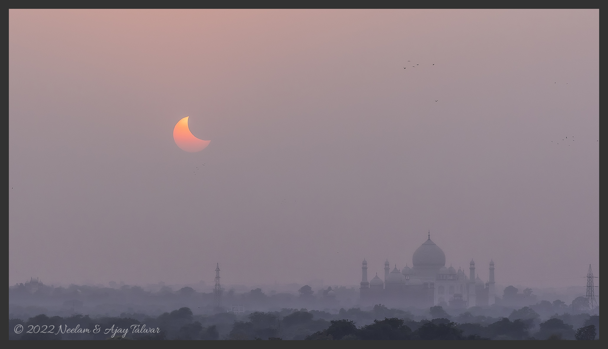 Apod: 2022 October 27 Sunset, Moonset, Taj Mahal